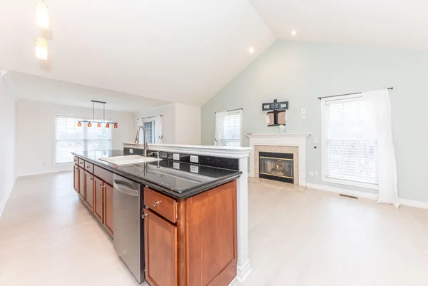 $284,500 | 5588 Hampshire Lane, Ypsilanti, MI 48197