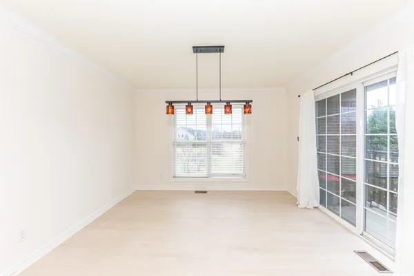 $284,500 | 5588 Hampshire Lane, Ypsilanti, MI 48197