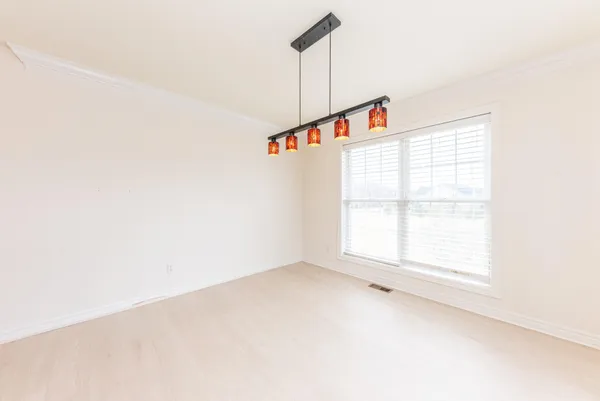 $284,500 | 5588 Hampshire Lane, Ypsilanti, MI 48197