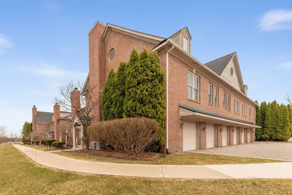 $284,500 | 5588 Hampshire Lane, Ypsilanti, MI 48197
