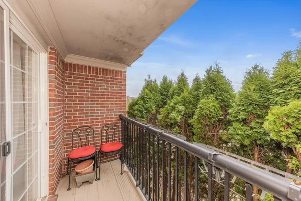 $284,500 | 5588 Hampshire Lane, Ypsilanti, MI 48197