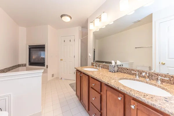 $284,500 | 5588 Hampshire Lane, Ypsilanti, MI 48197