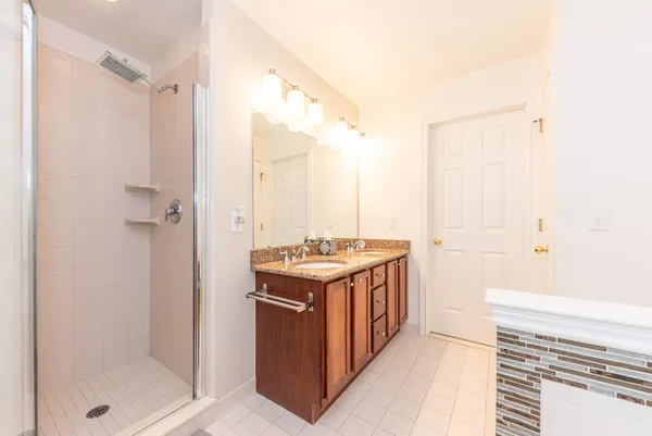 $284,500 | 5588 Hampshire Lane, Ypsilanti, MI 48197