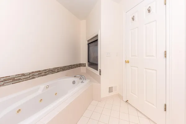 $284,500 | 5588 Hampshire Lane, Ypsilanti, MI 48197