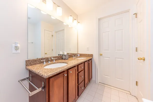 $284,500 | 5588 Hampshire Lane, Ypsilanti, MI 48197