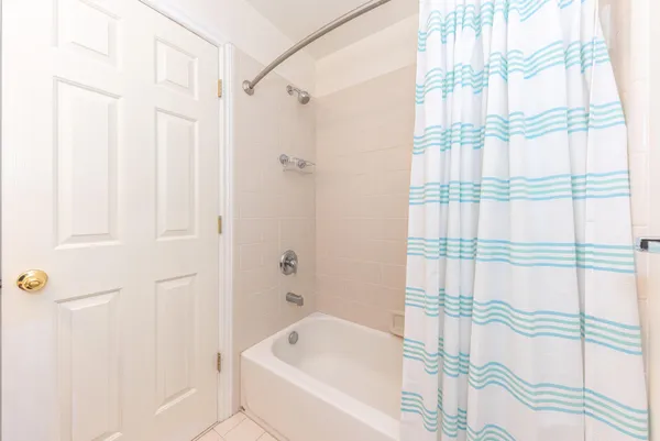 $284,500 | 5588 Hampshire Lane, Ypsilanti, MI 48197