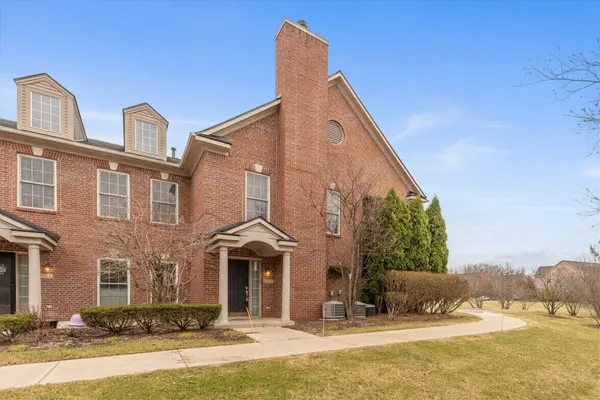 $284,500 | 5588 Hampshire Lane, Ypsilanti, MI 48197