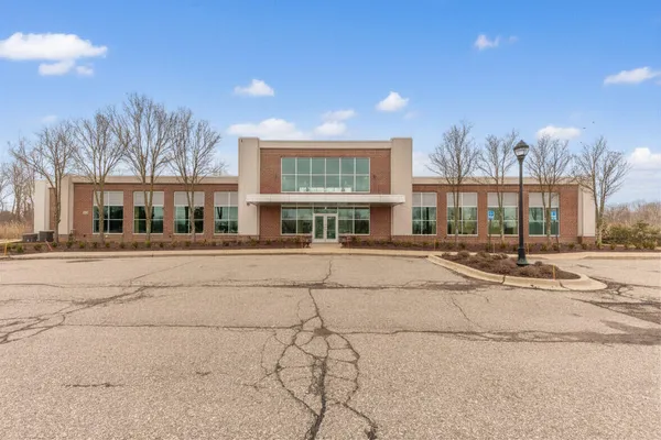 $284,500 | 5588 Hampshire Lane, Ypsilanti, MI 48197