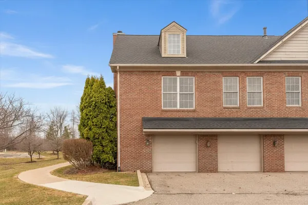 $284,500 | 5588 Hampshire Lane, Ypsilanti, MI 48197