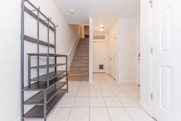 $284,500 | 5588 Hampshire Lane, Ypsilanti, MI 48197