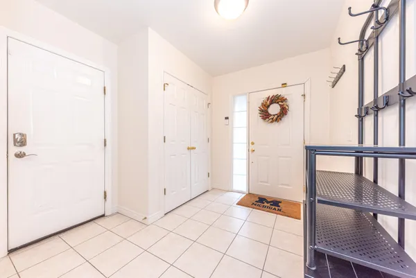 $284,500 | 5588 Hampshire Lane, Ypsilanti, MI 48197