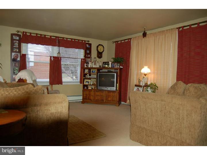 833 Rhodora Avenue Reading, PA 19605 - Photo 11 of 14 Living Room