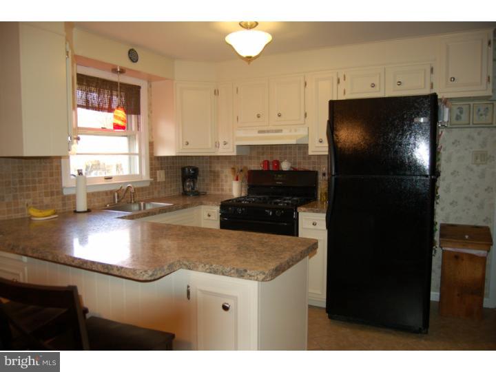 833 Rhodora Avenue Reading, PA 19605 - Photo 8 of 14 Dining Room