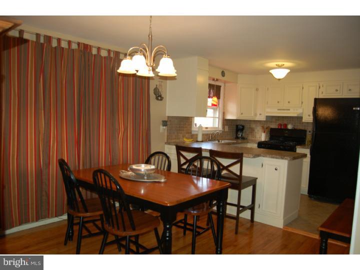833 Rhodora Avenue Reading, PA 19605 - Photo 9 of 14 Kitchen