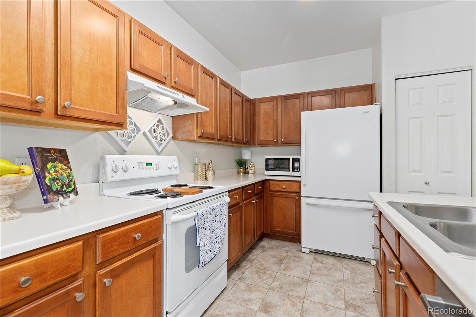 10841 Twenty Mile Road, Unit 206 Parker, CO 80134 - Photo 3 of 27 a kitchen with stainless steel appliances granite countertop a refrigerator sink and stove