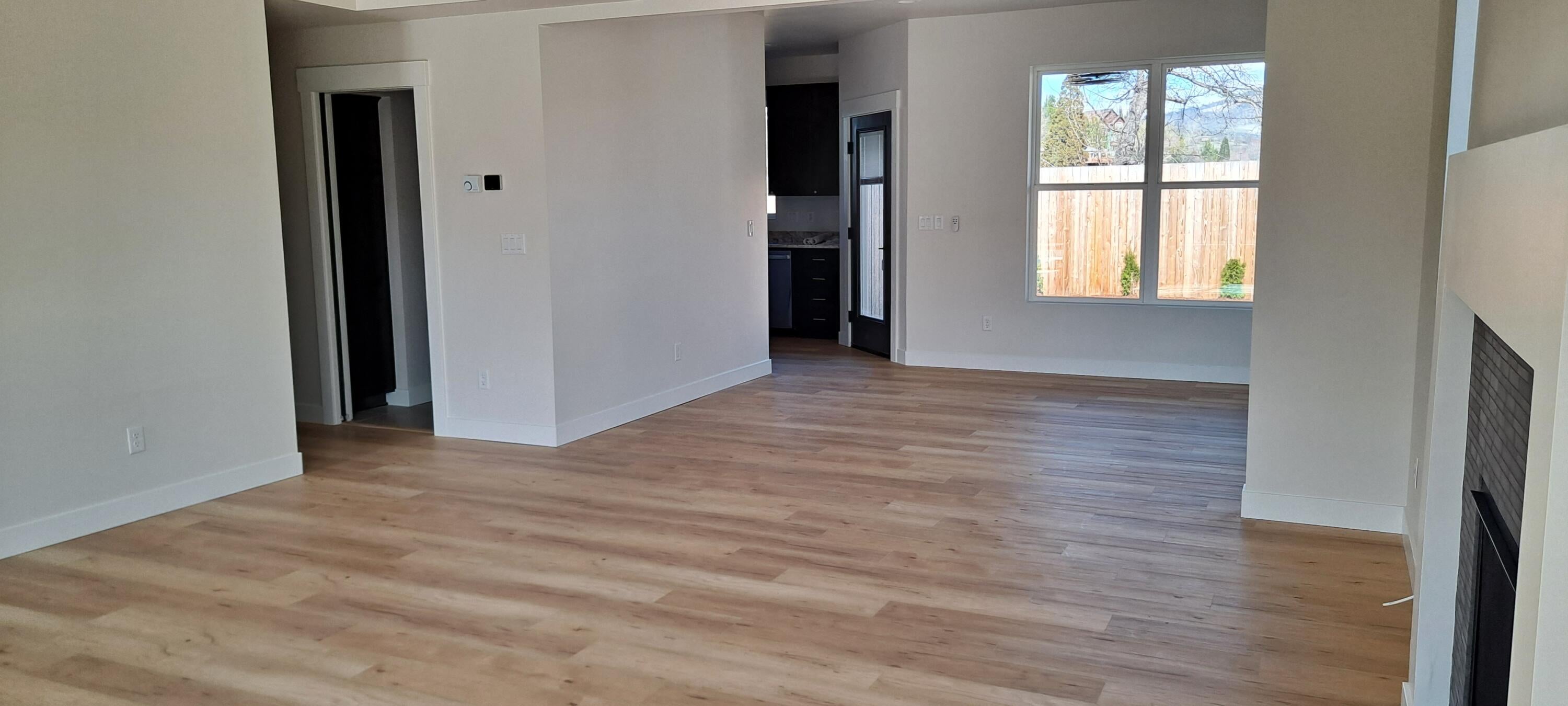 236 Samuel Lane Loop Road Phoenix, OR 97535 - Photo 4 of 30 20230326_150017