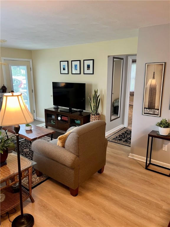 1 Willow Glen Circle Warwick, RI 02889 - Photo 2 of 20