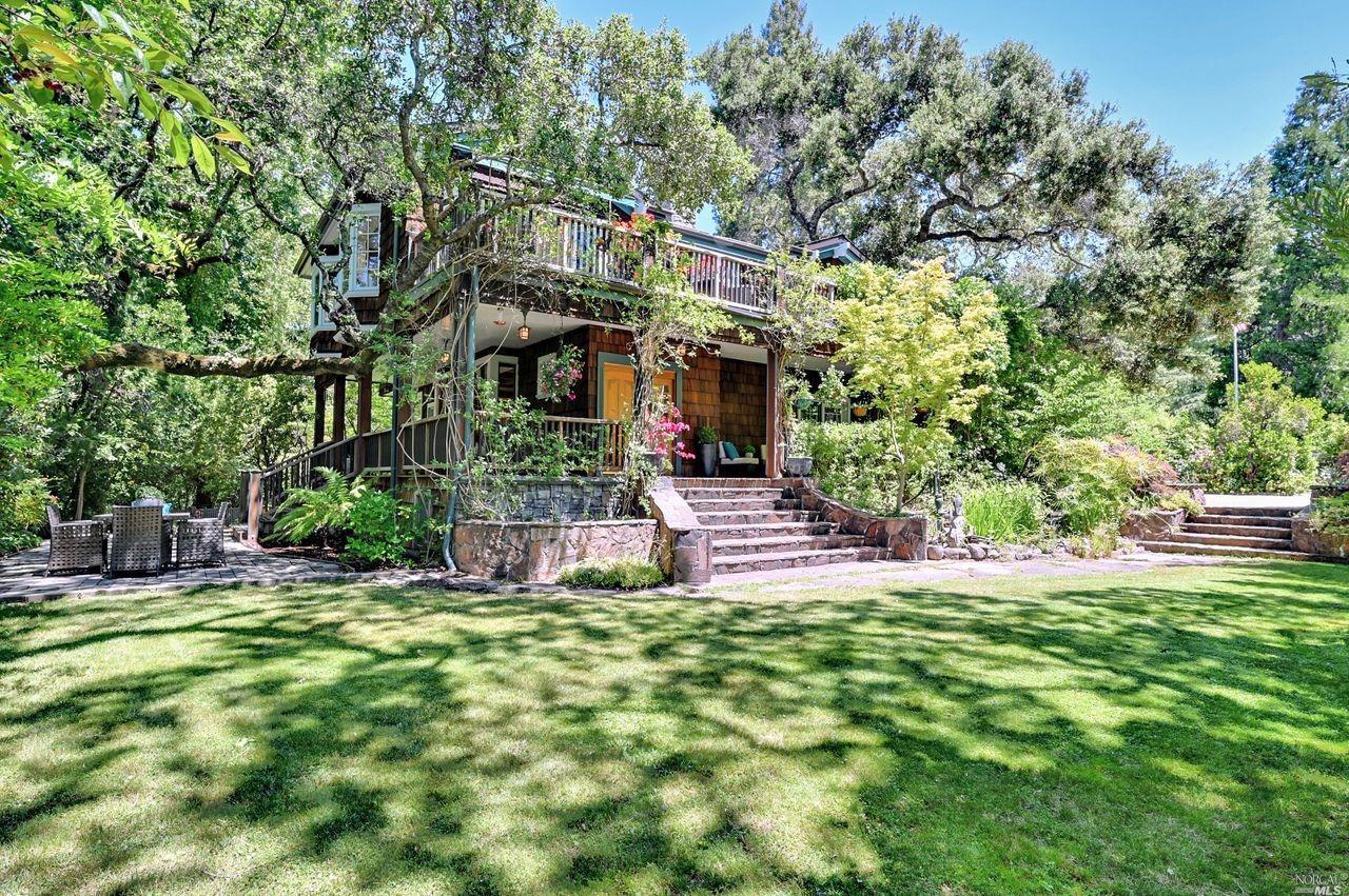 a view of a house with a yard