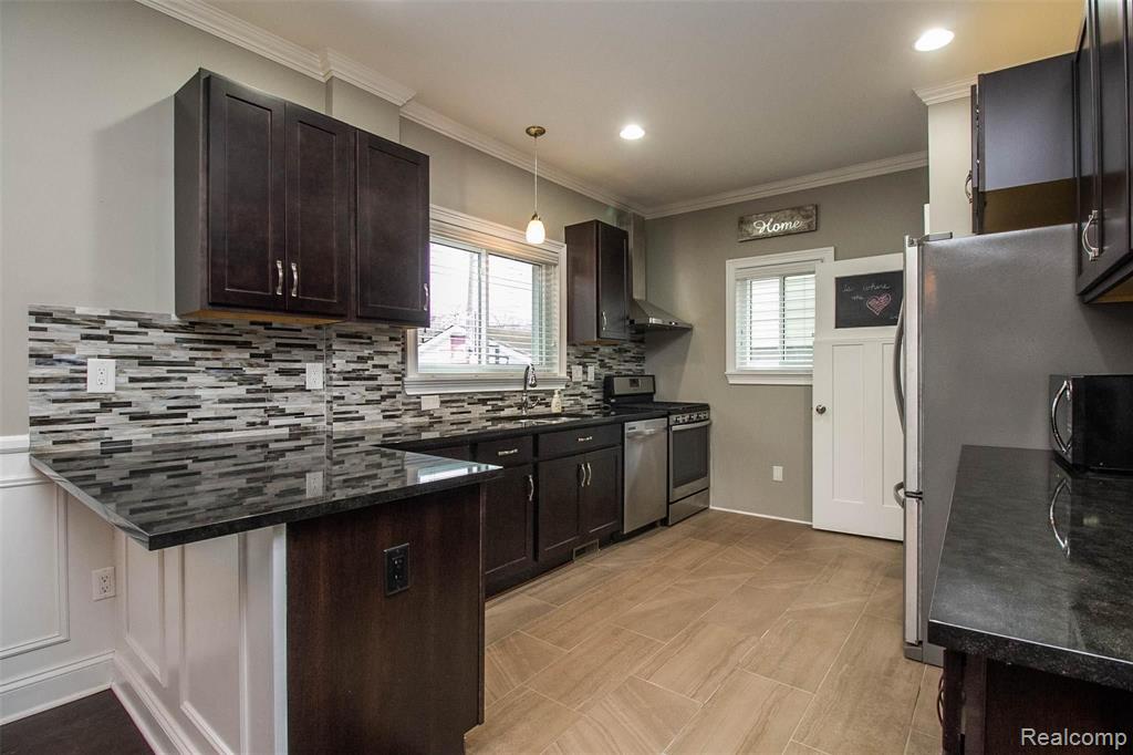 2189 Franklin Road Berkley, MI 48072 - Photo 12 of 43