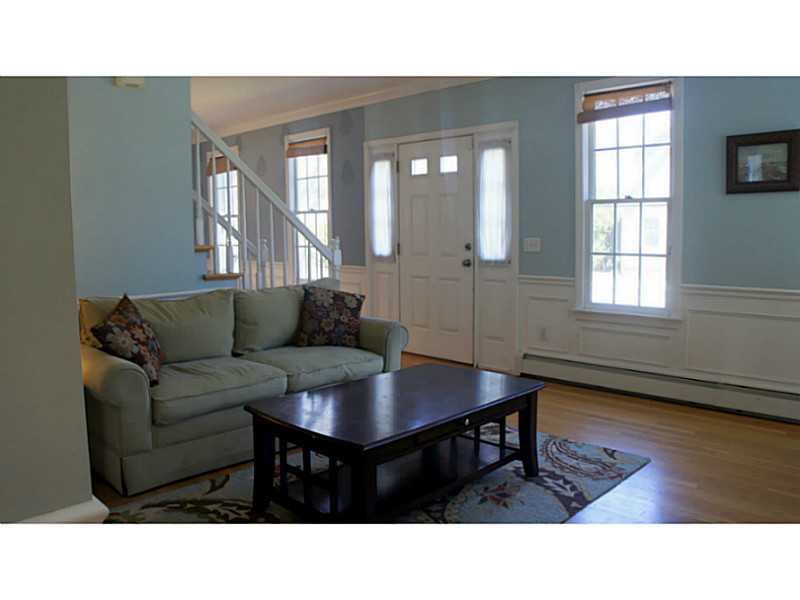 60 Mason Road Barrington, RI 02806 - Photo 15 of 24 Living Room.