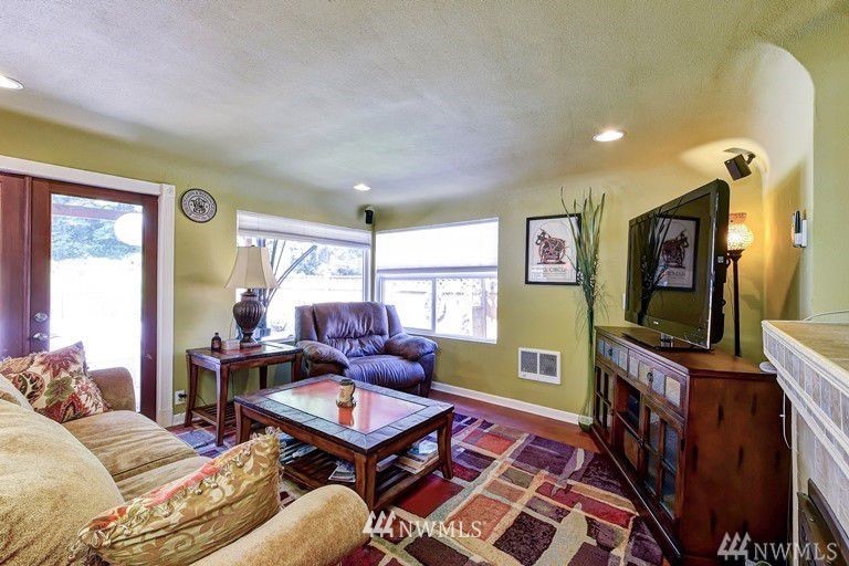13003 Southeast 151st Street Renton, WA 98058 - Photo 3 of 16 Gallery Image 3