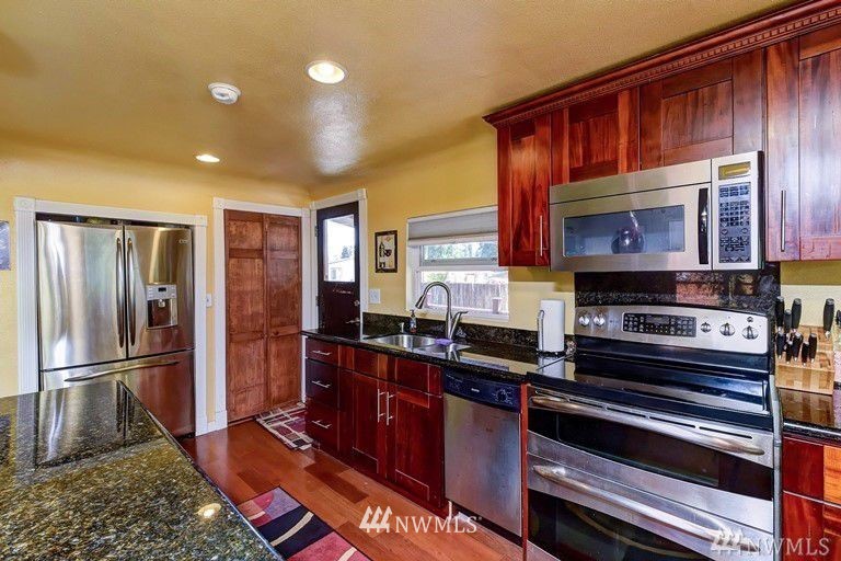 13003 Southeast 151st Street Renton, WA 98058 - Photo 6 of 16 Gallery Image 6