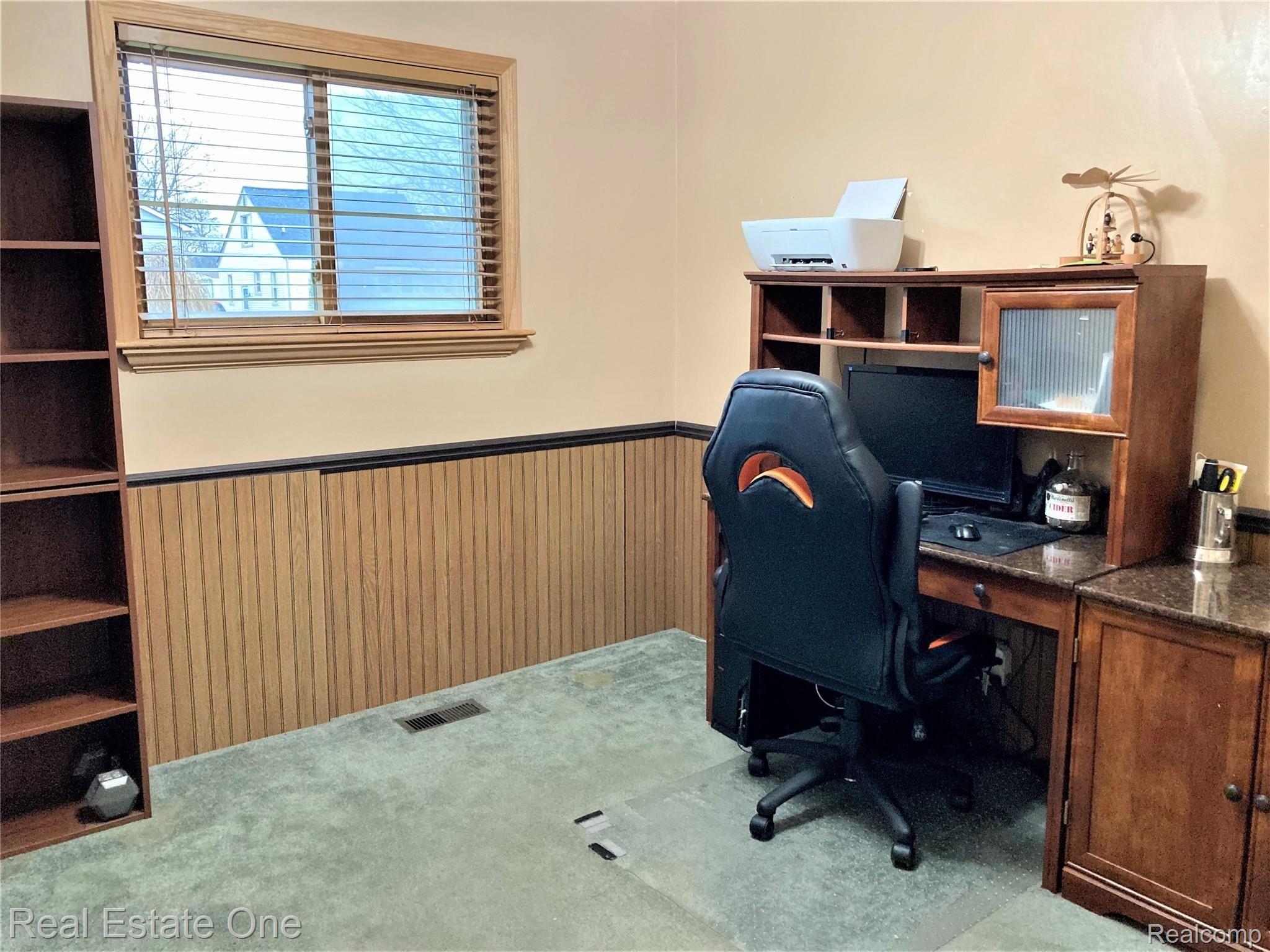 2453 Gerald Avenue Rochester, MI 48307 - Photo 11 of 14 IMG_0994 (2).jpg