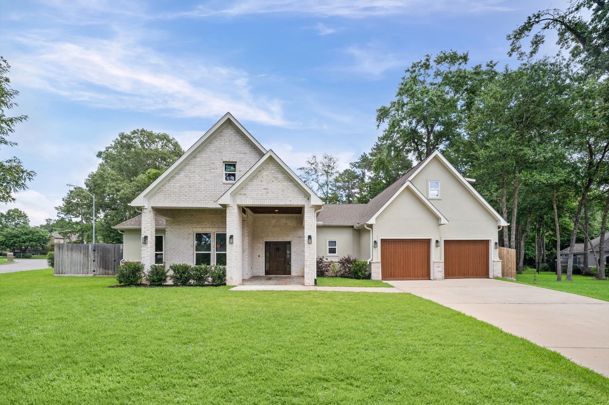 7 Pilot Point Conroe, TX 77304 - Photo 2 of 42
