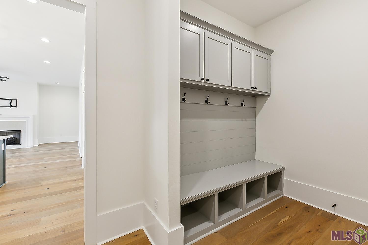 19032 Merchants Trail Avenue Baton Rouge, LA 70817 - Photo 24 of 27 Mudroom