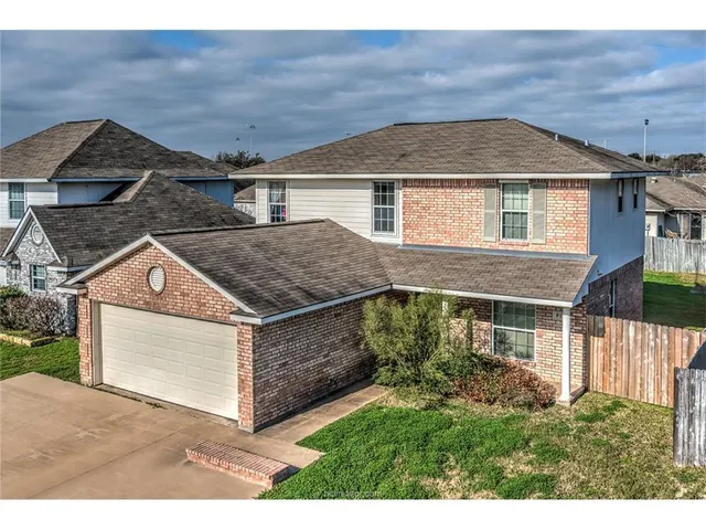 $2,400 | 913 Gardenia Street, College Station, TX 77845