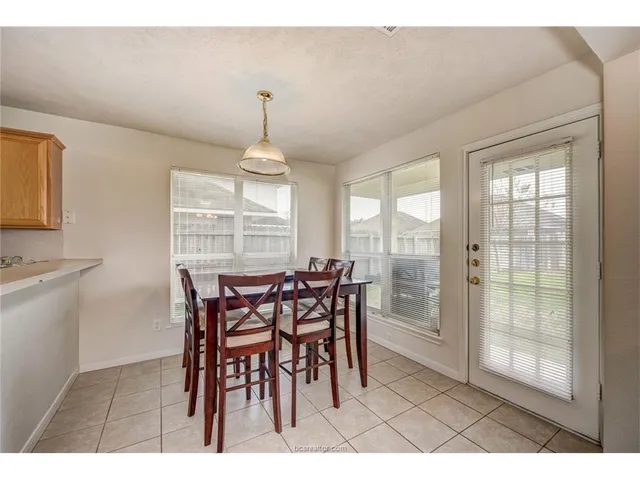 $2,400 | 913 Gardenia Street, College Station, TX 77845