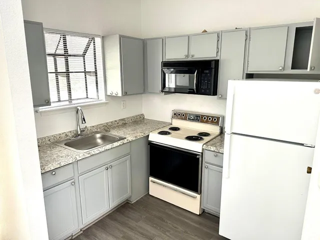 $850 | 7901 Cambridge Street, Unit 102, Houston, TX 77054
