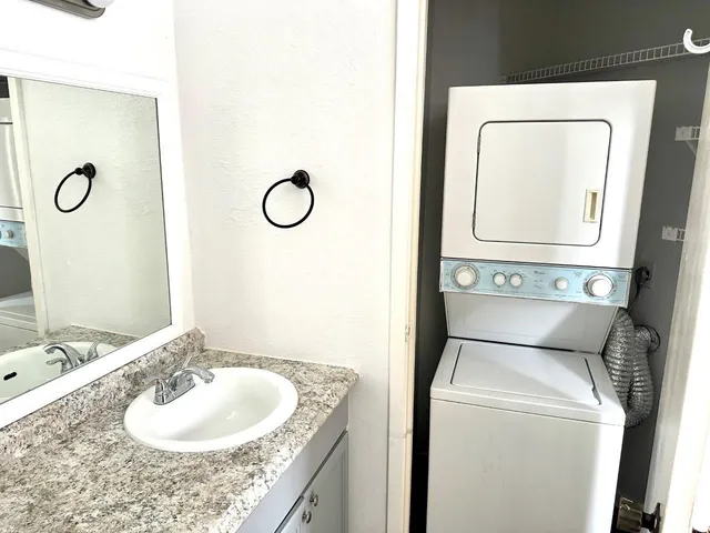 $850 | 7901 Cambridge Street, Unit 102, Houston, TX 77054