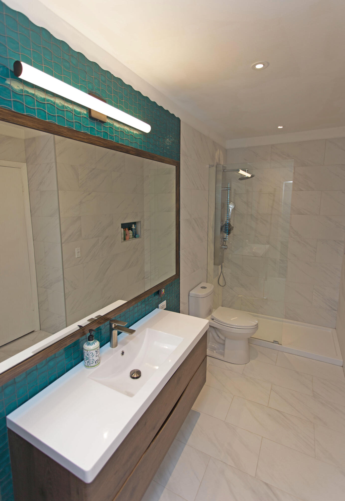 6221 Old Court Road, Unit 207 Boca Raton, FL 33433 - Photo 14 of 17 Second Bathroom