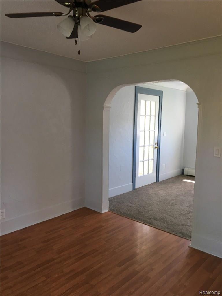 20135 Rensellor Street Livonia, MI 48152 - Photo 4 of 16 IMG_1901.JPG