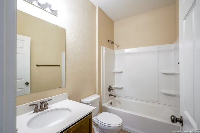 $1,800 | 3726 Coyote Creek, Schertz, TX 78154