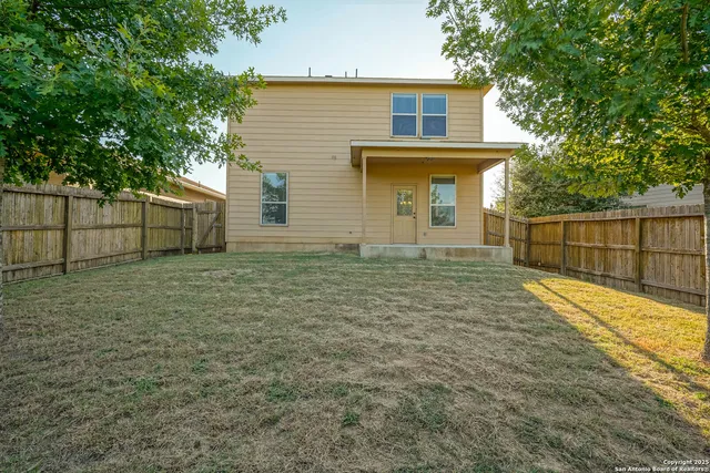 $1,800 | 3726 Coyote Creek, Schertz, TX 78154