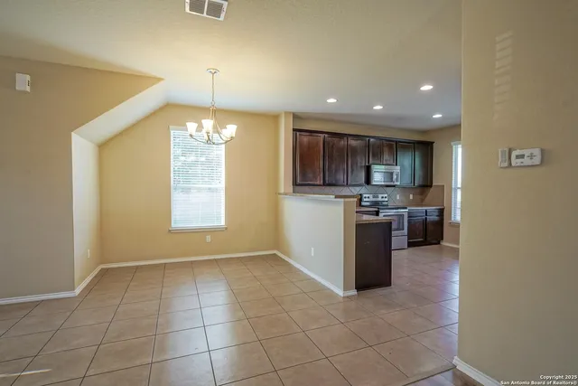 $1,800 | 3726 Coyote Creek, Schertz, TX 78154