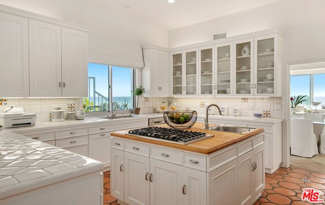 $10,000,000 | 42500 Pacific Coast Highway, Malibu, CA 90265