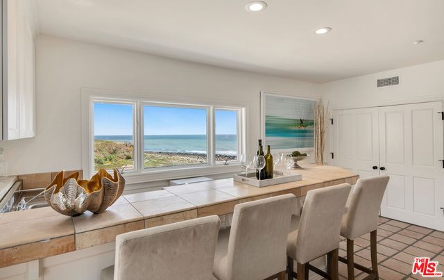 $10,000,000 | 42500 Pacific Coast Highway, Malibu, CA 90265