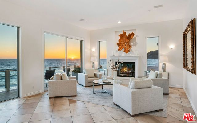 $10,000,000 | 42500 Pacific Coast Highway, Malibu, CA 90265