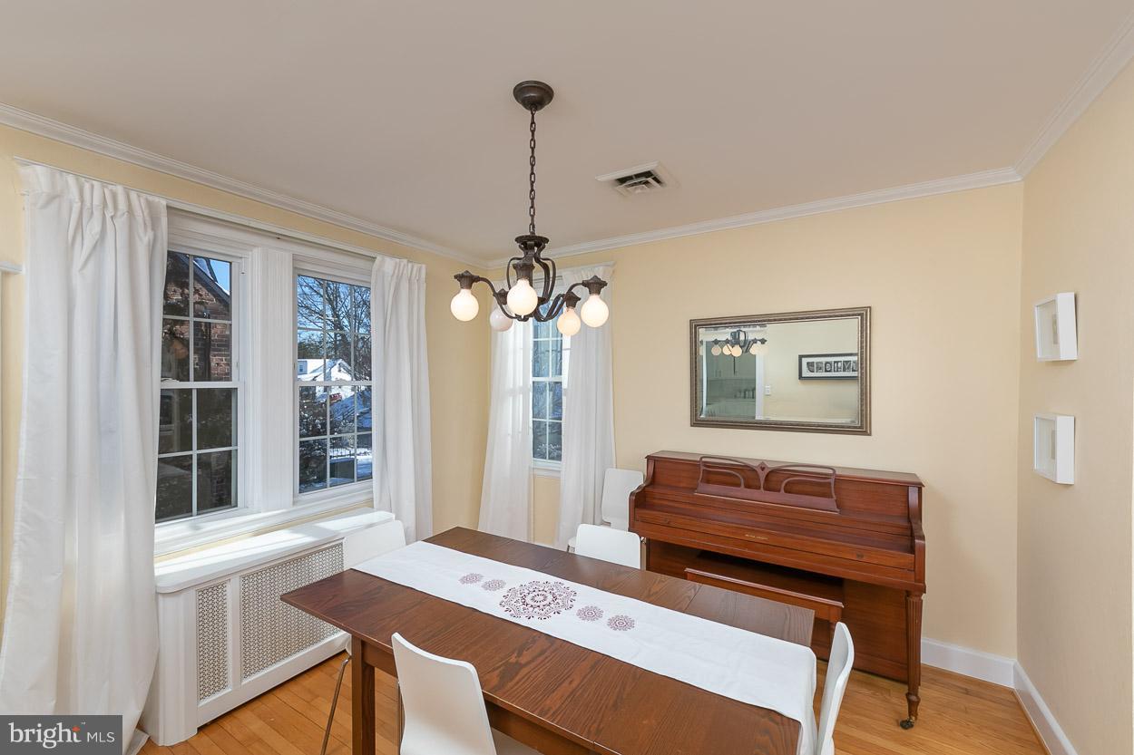 726 Anneslie Road Baltimore, MD 21212 - Photo 14 of 45 Classic Anneslie formal dining room.