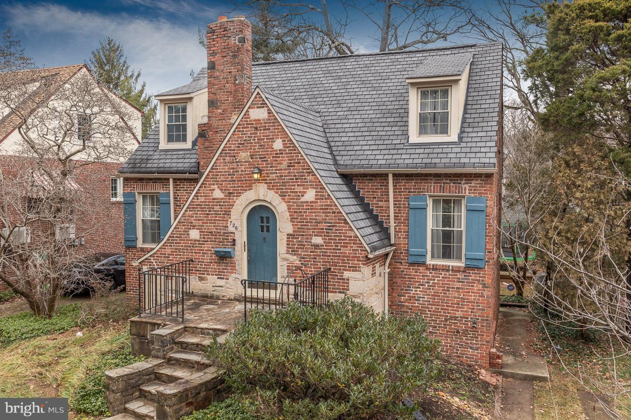726 Anneslie Road Baltimore, MD 21212 - Photo 3 of 45 Welcome to 726 Anneslie Rd, where charm abounds...