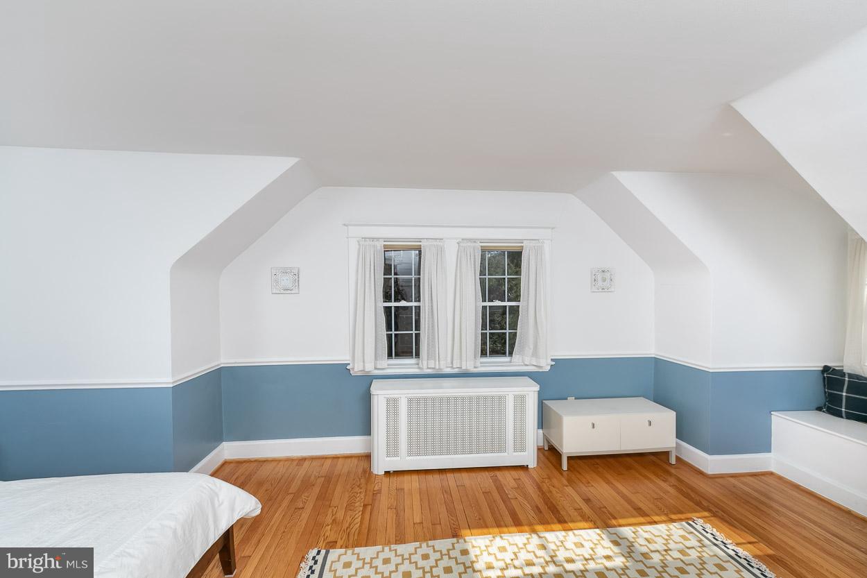 726 Anneslie Road Baltimore, MD 21212 - Photo 22 of 45 Large bedrooms with charming ceiling details.