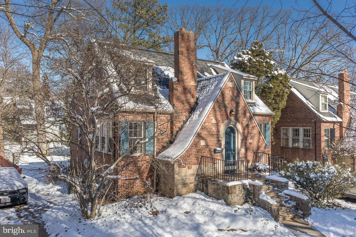 726 Anneslie Road Baltimore, MD 21212 - Photo 43 of 45 Welcome to 726 Anneslie Rd, where charm abounds...