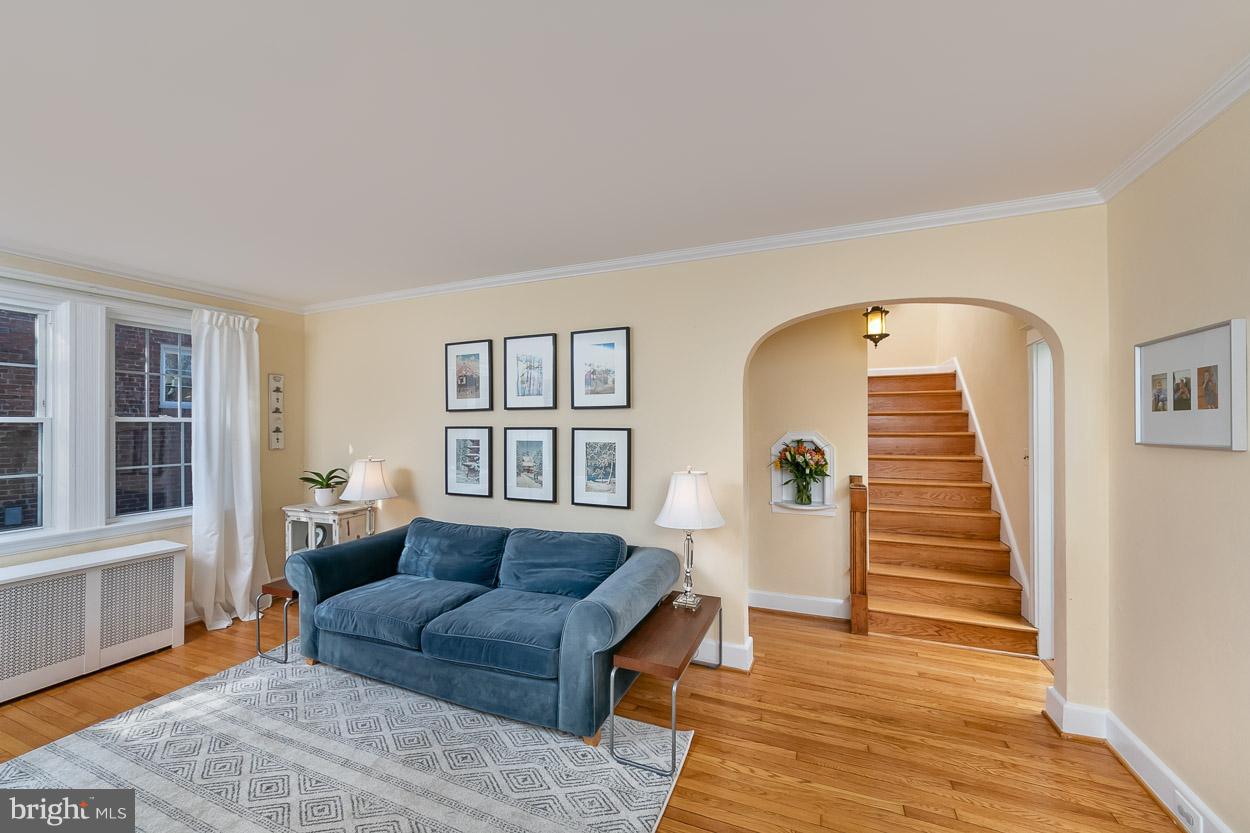 726 Anneslie Road Baltimore, MD 21212 - Photo 8 of 45 Cozy living room with wood burning fireplace.