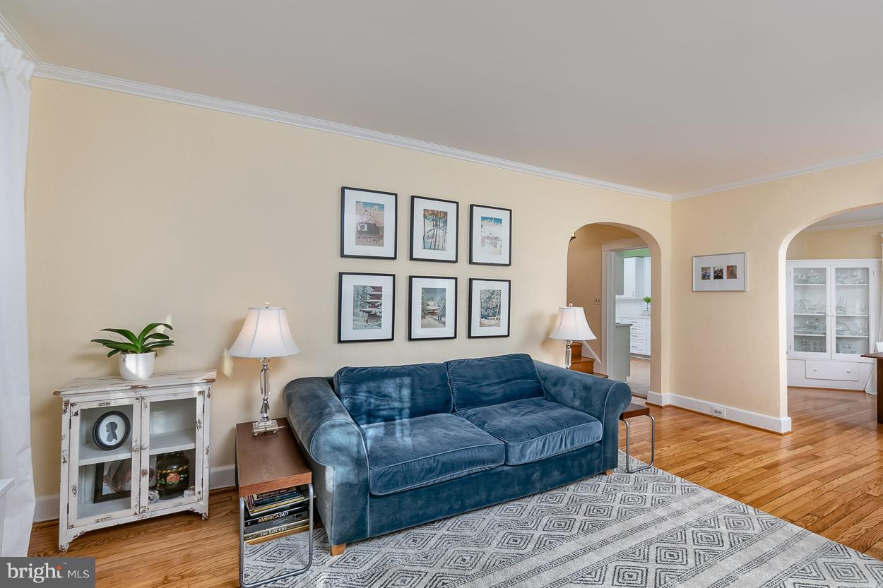 726 Anneslie Road Baltimore, MD 21212 - Photo 9 of 45 Cozy living room with wood burning fireplace.