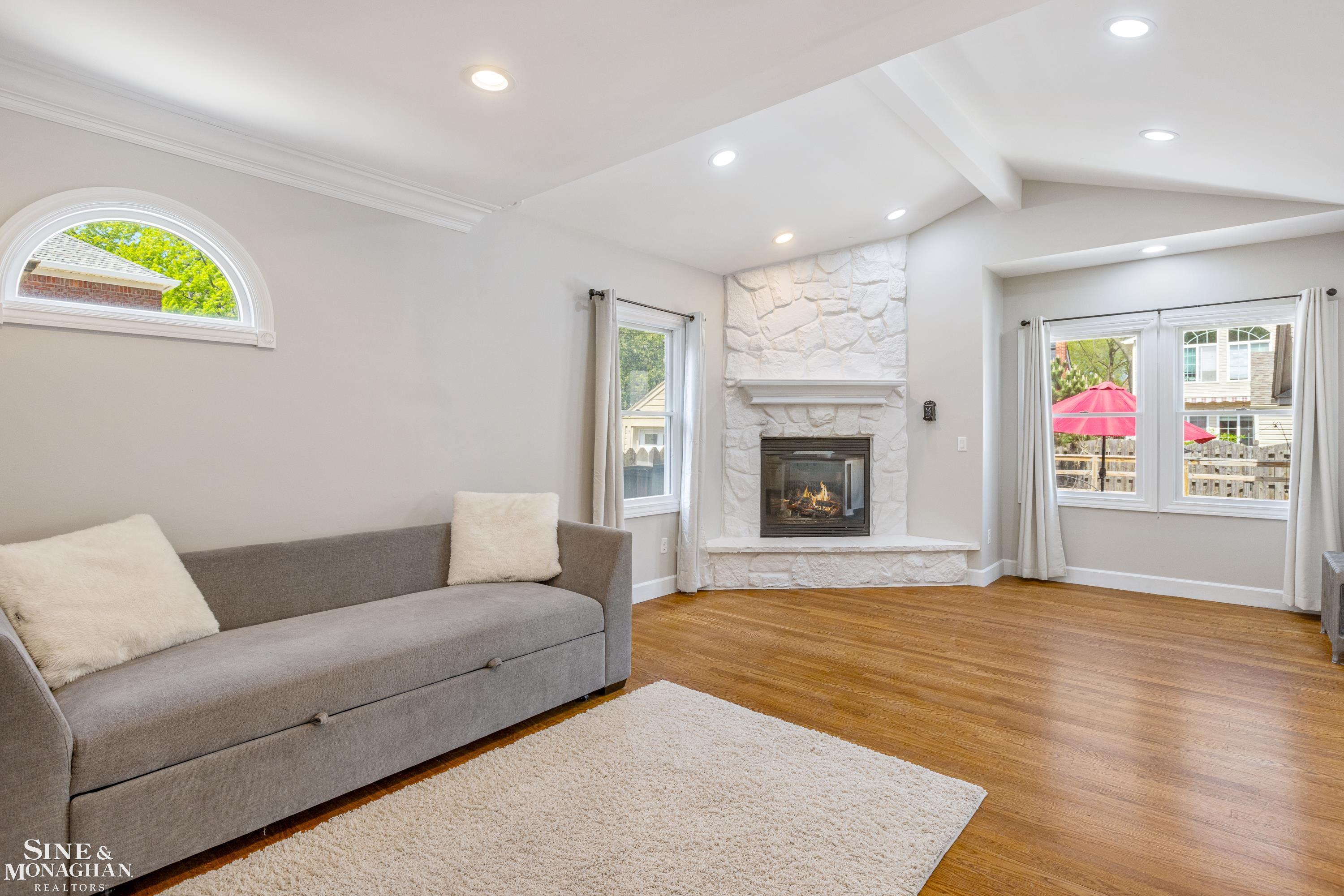 266 Merriweather Road Grosse Pointe, MI 48236 - Photo 14 of 48 50140941-66339875-324b-4e81-8e5f-919f6bc7a0c2.JPG