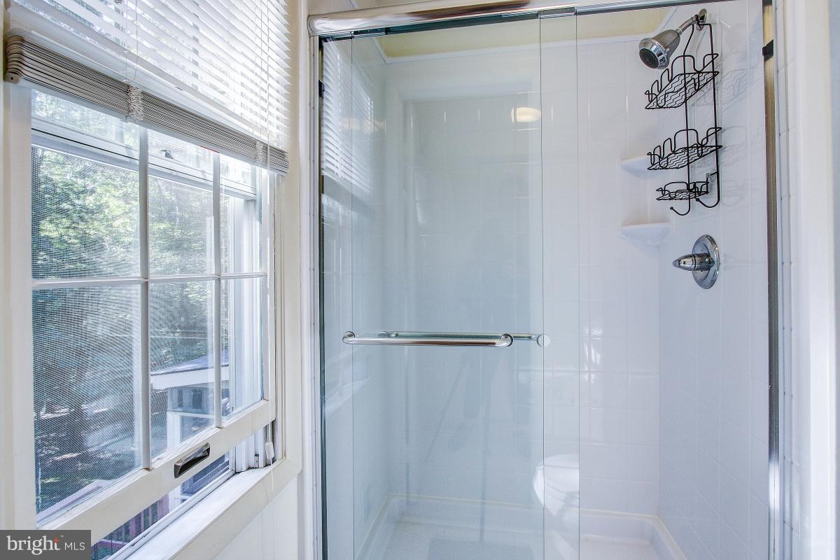11413 Running Cedar Road Reston, VA 20191 - Photo 17 of 30 Bath (Master)