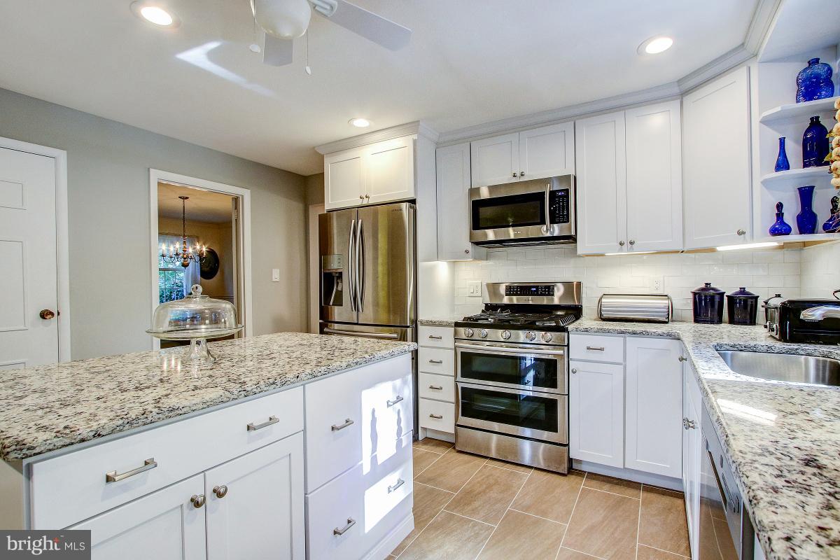 11413 Running Cedar Road Reston, VA 20191 - Photo 8 of 30 Stainless Appliances complete the function